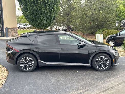 Used 2024 Kia EV6 Light AWD/4WD image 32