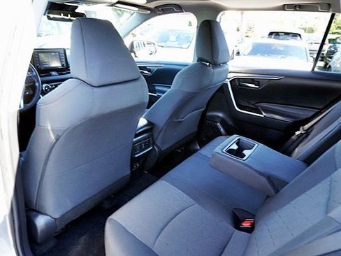 Used 2022 Toyota RAV4 XLE w/ Convenience Package FWD image 18