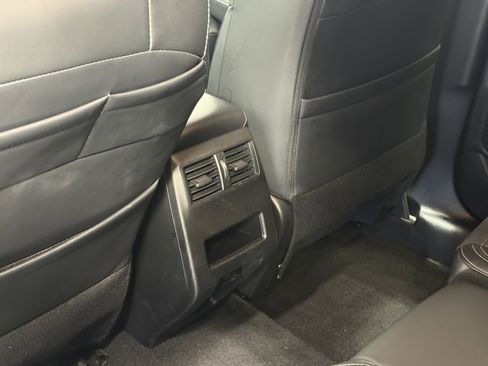 Used 2024 Mitsubishi Outlander SE image 24