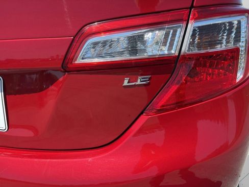 Used 2012 Toyota Camry LE image 32