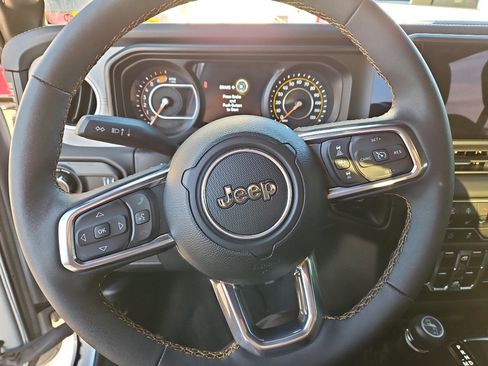 Used 2024 Jeep Wrangler Sahara w/ Technology Group image 11