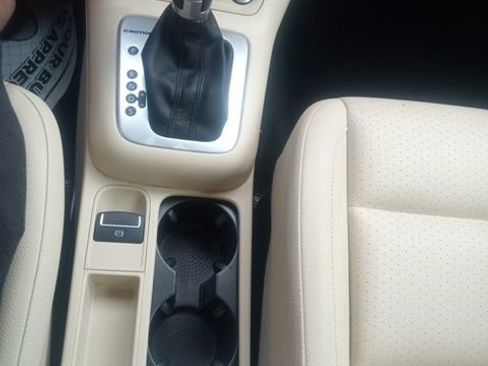 Used 2017 Volkswagen Tiguan S image 19