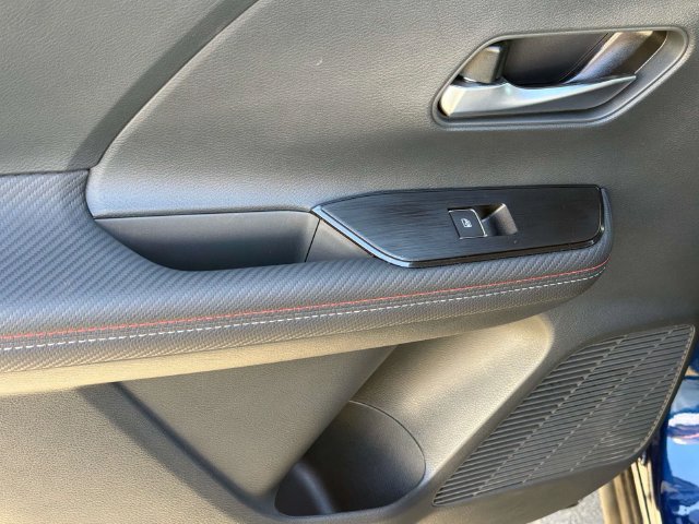 Certified 2025 Nissan Kicks SR FWD image 11