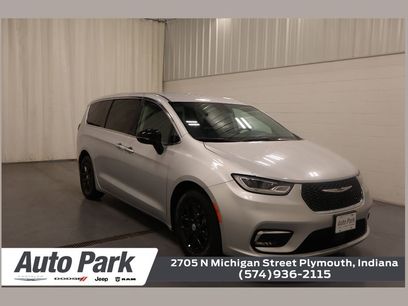 Used 2024 Chrysler Pacifica Touring-L