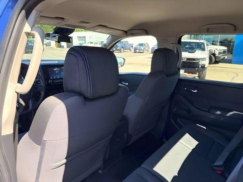 Used 2022 Nissan Frontier SV AWD/4WD image 19