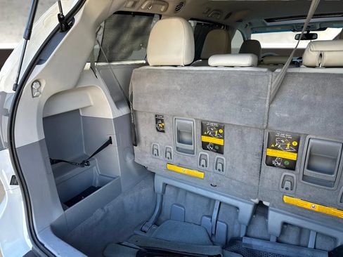 Used 2011 Toyota Sienna XLE w/ XLE Navigation Pkg FWD image 92