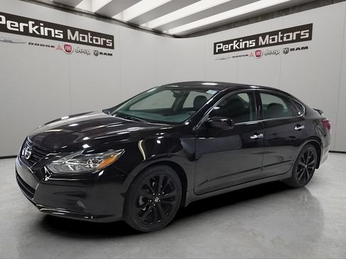 Used 2018 Nissan Altima 2.5 SR w/ SR Midnight Edition FWD image 1