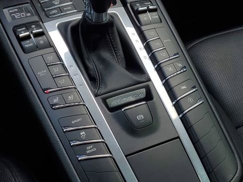Used 2019 Porsche Macan AWD/4WD image 29