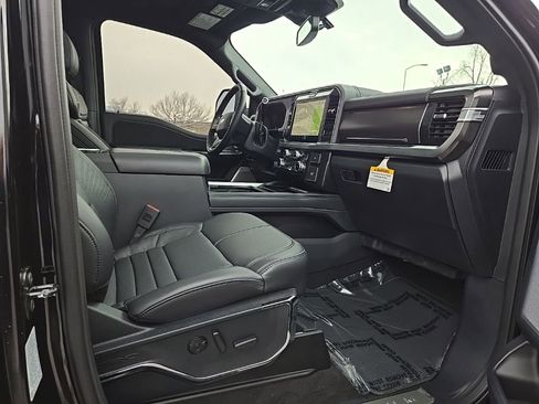 Used 2026 Ford F450 Platinum w/ FX4 Off-Road Package image 32