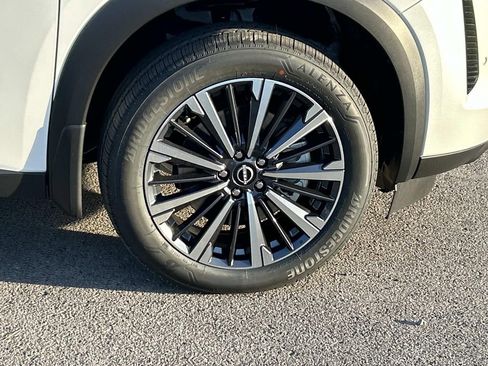 New 2026 Nissan Pathfinder Platinum AWD/4WD image 9