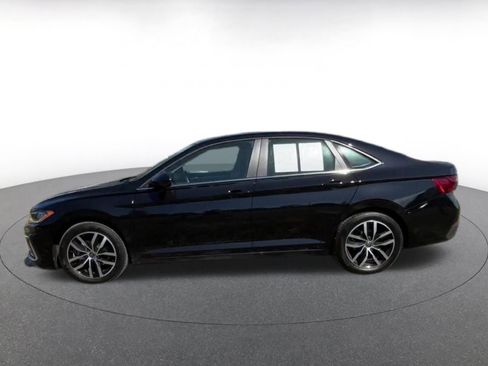 Used 2025 Volkswagen Jetta SE image 9