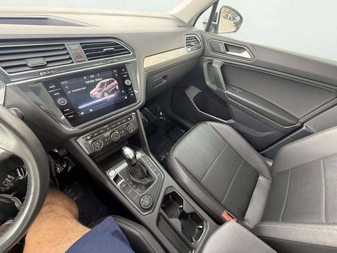 Used 2020 Volkswagen Tiguan SE w/ Panoramic Sunroof Package AWD/4WD image 18