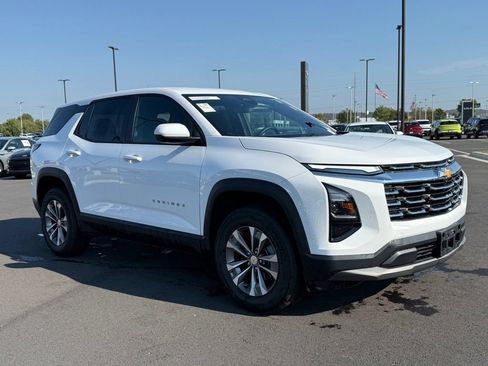 Used 2026 Chevrolet Equinox LT AWD/4WD image 3