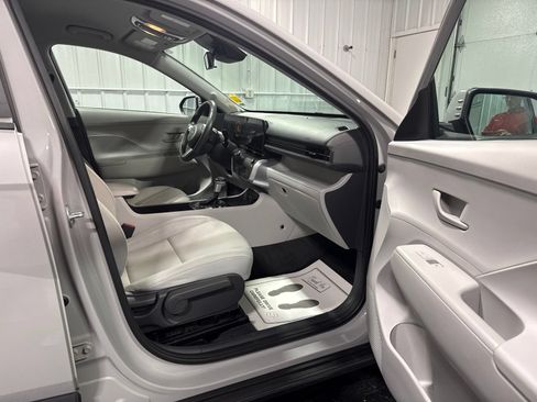 Used 2024 Hyundai Kona SEL AWD/4WD image 12
