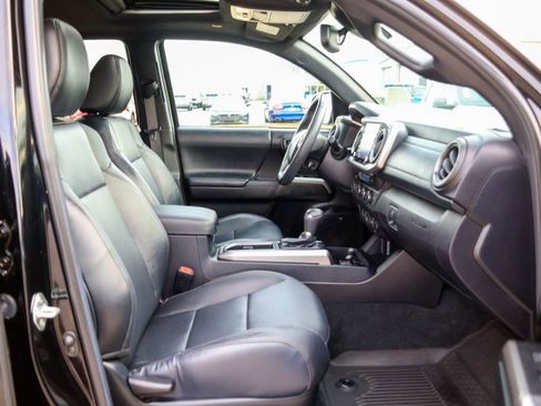 Used 2022 Toyota Tacoma Limited image 9