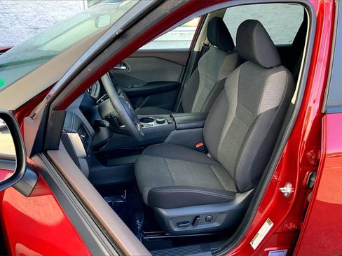 Certified 2023 Nissan Rogue SV image 18