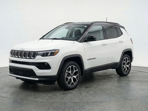 Used 2025 Jeep Compass Limited AWD/4WD image 3
