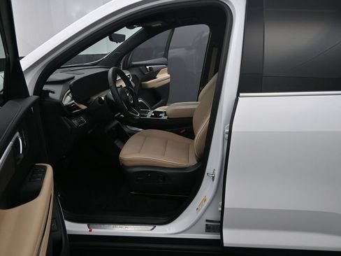 Used 2026 Buick Enclave Preferred w/ Power Package FWD image 5