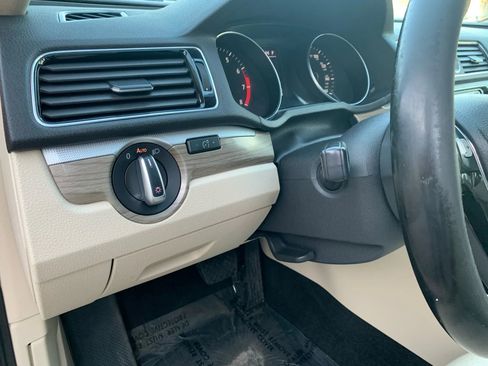 Used 2016 Volkswagen Passat 1.8T SE image 22