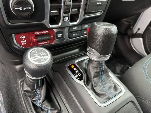 Used 2023 Jeep Wrangler Unlimited Rubicon 4xe w/ Cold Weather Group AWD/4WD image 28