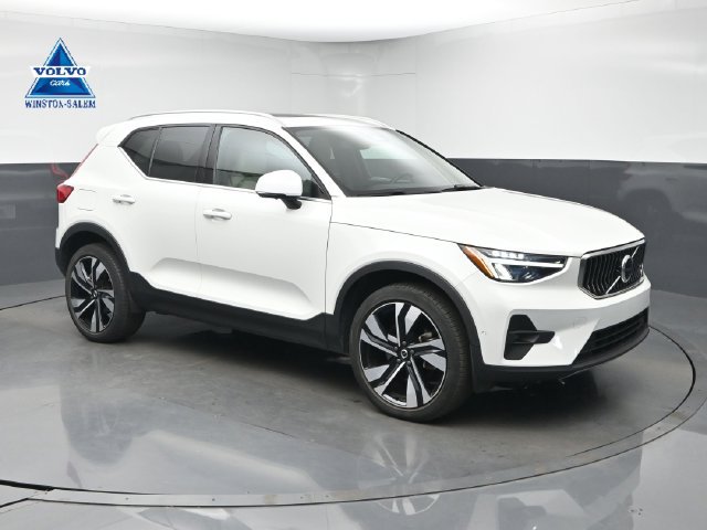 Used 2024 Volvo XC40 B5 Plus w/ Climate Package AWD/4WD image 1