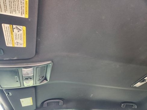 Used 2018 Nissan Titan SV w/ SV Convenience Package image 26