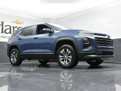 New 2026 Chevrolet Equinox LT w/ Convenience Package II FWD image 2