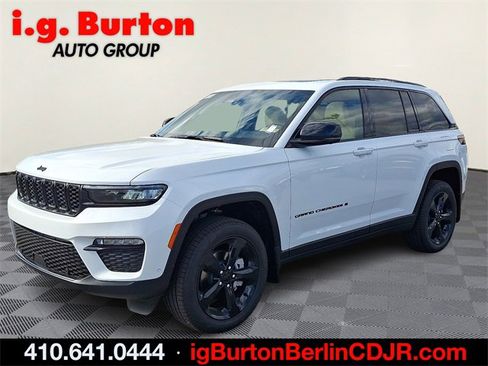 New 2025 Jeep Grand Cherokee Limited w/ Luxury Tech Group II image 2