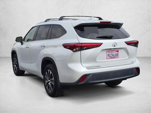 Used 2023 Toyota Highlander XLE FWD image 8