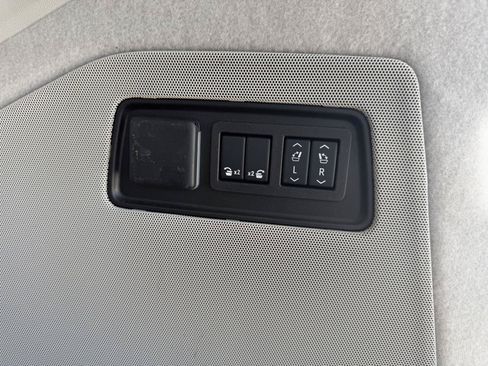 Used 2024 Cadillac Escalade ESV Sport Platinum w/ LPO, ONYX Package AWD/4WD image 27