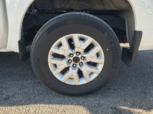 Used 2023 Nissan Frontier SV w/ Technology Package image 4