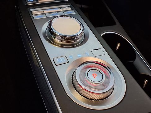 Used 2024 Genesis GV70 2.5T w/ Advanced Package image 11