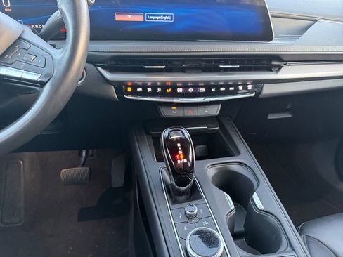 Used 2024 Cadillac XT4 Premium Luxury image 11