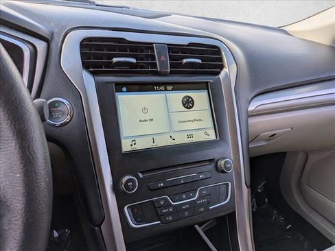 Used 2017 Ford Fusion SE w/ Fusion SE Technology Package image 12