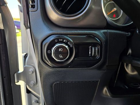 Used 2023 Jeep Gladiator Sport AWD/4WD image 16