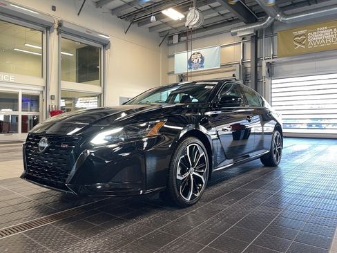 Used 2025 Nissan Altima 2.5 SR image 3