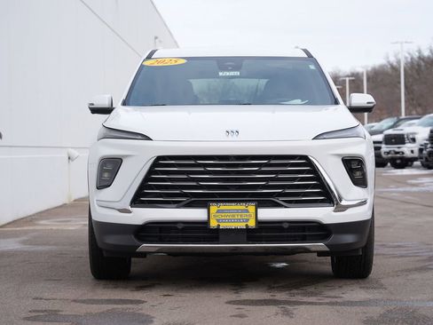 Used 2025 Buick Enclave Preferred image 8