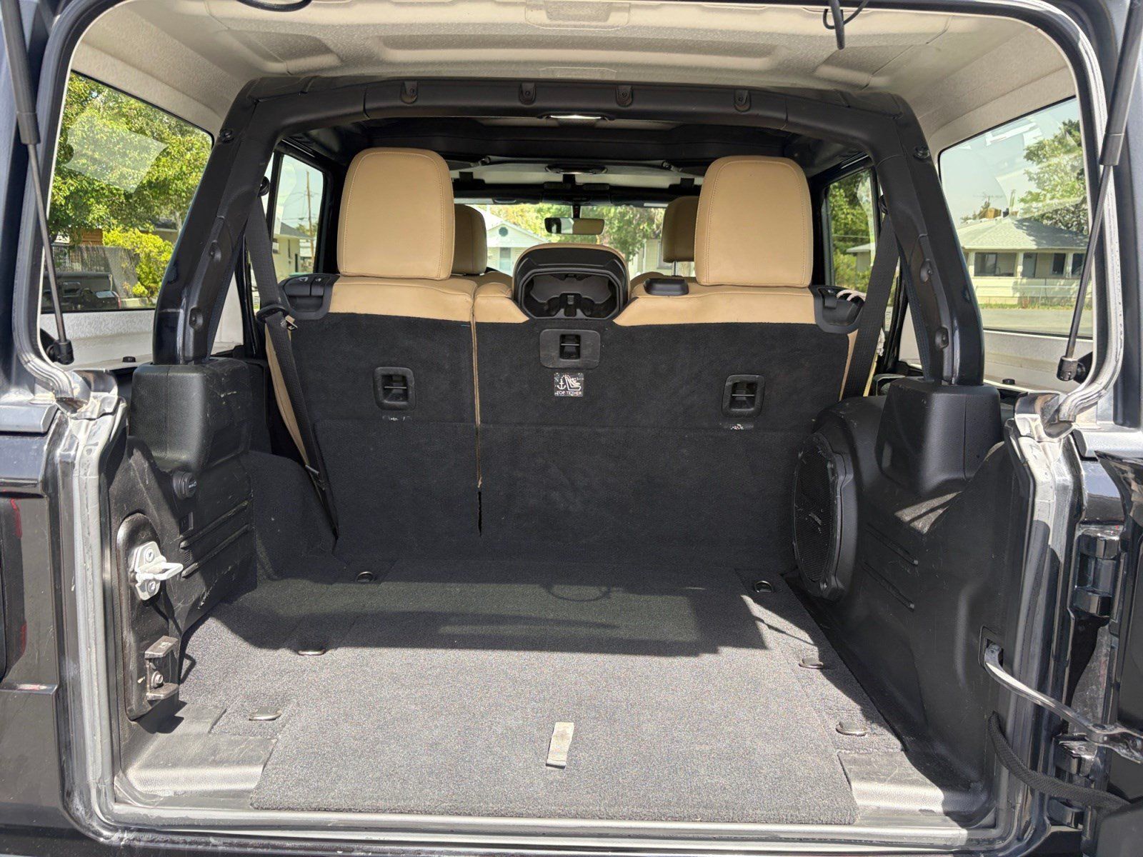 Used 2018 Jeep Wrangler Unlimited Sahara w/ Uconnect 4C Nav & Sound Group AWD/4WD image 25