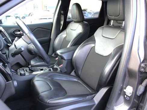 Used 2021 Jeep Cherokee Latitude Plus image 6