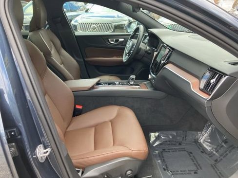 Certified 2025 Volvo V60 B5 Cross Country Plus AWD/4WD image 17