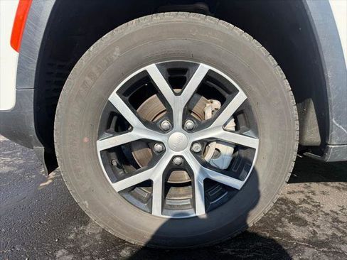 Certified 2024 Jeep Grand Cherokee Limited AWD/4WD image 9