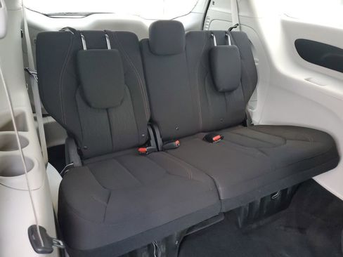 Used 2018 Chrysler Pacifica Touring Plus image 36