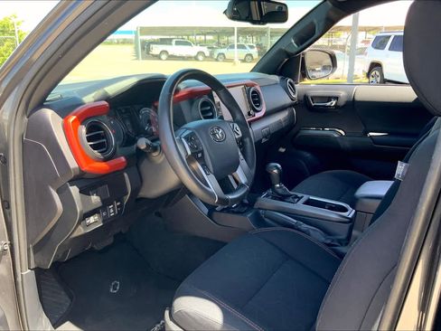 Used 2020 Toyota Tacoma TRD Off-Road AWD/4WD image 15