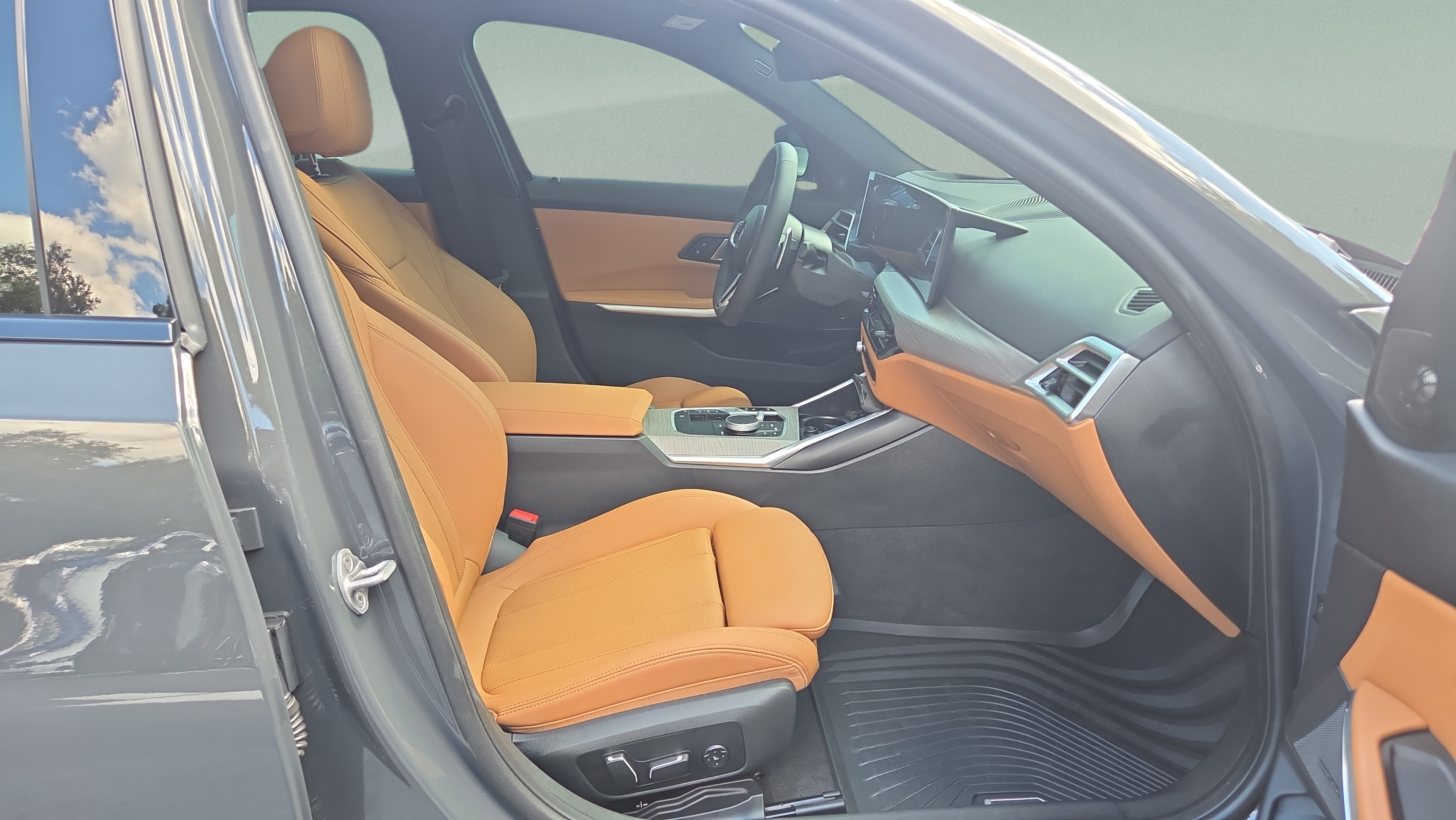 Certified 2026 BMW 330i Sedan w/ M Sport Package RWD image 17