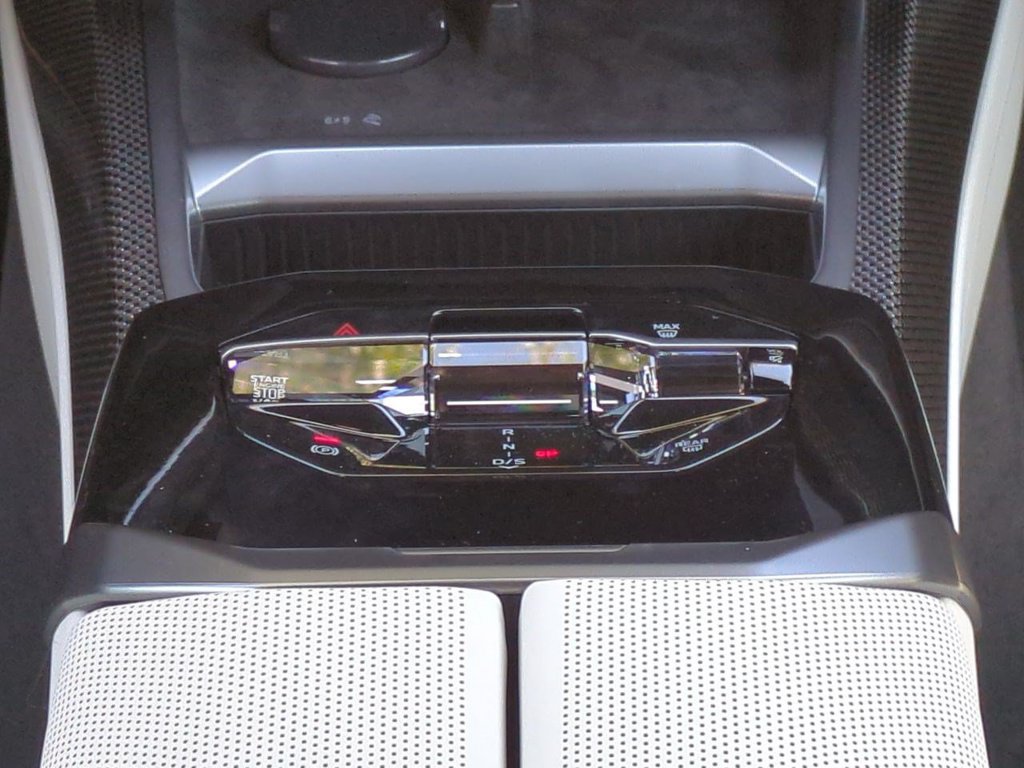 New 2027 BMW 740i w/ Executive Package RWD image 19
