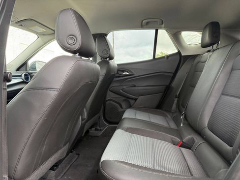 Used 2025 Chevrolet Trax LT FWD image 25