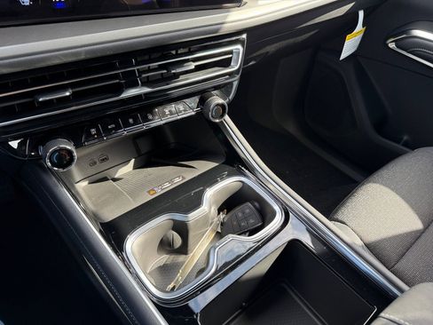 New 2026 Chevrolet Traverse LT FWD image 13