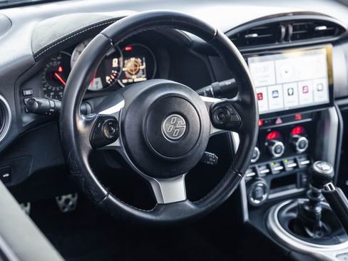 Used 2018 Toyota 86 GT image 6