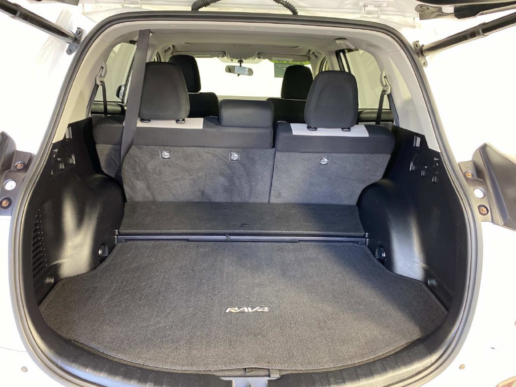 Used 2016 Toyota RAV4 XLE AWD/4WD image 8