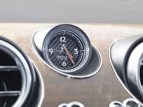 Used 2019 Bentley Bentayga image 46